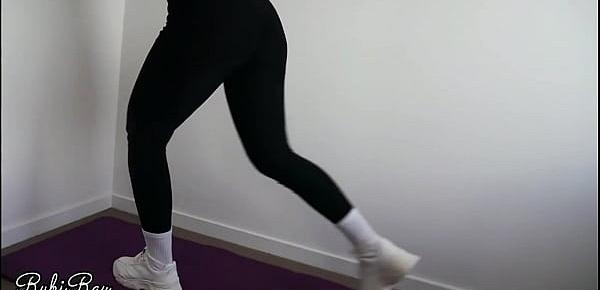  Fitness Babe Makes Me Cum in Her Panties and Yoga Pants